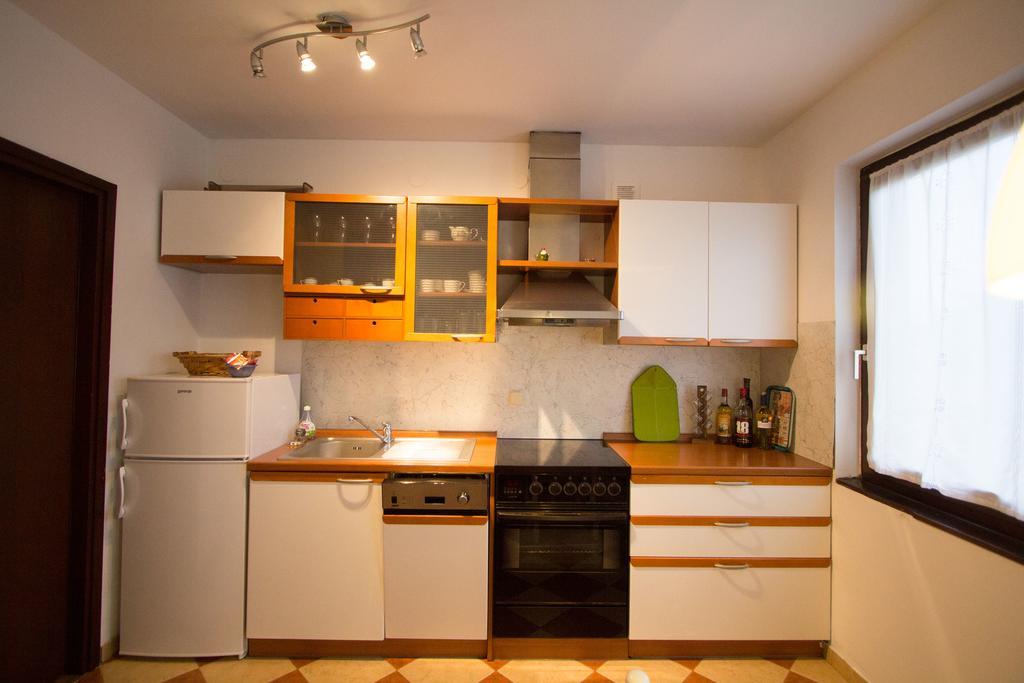 Apartment Cherry ロヴィニ エクステリア 写真